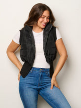 Load image into Gallery viewer, WOMEN&#39;S SLEEVELESS ZIP UP PUFFER VEST
