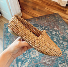 Load image into Gallery viewer, Woven Flats
