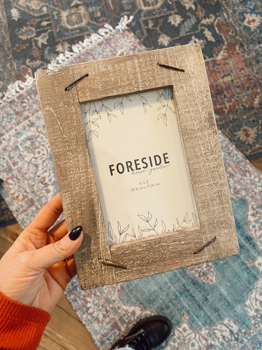 Our Barnwood Picture Frame is brought to you by Foreside Home + Garden and holds a 4x6 size photo on a 10.16cm x 15.24cm size frame. We love the rustic touch of this frame with the nailed corners. Cute & functional decor for the modern woman.